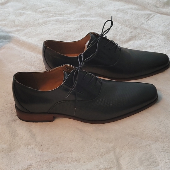 Men's Dress Shoes - Picture 2 of 4